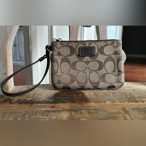 NWOT Coach Wristlet Signature Canvas